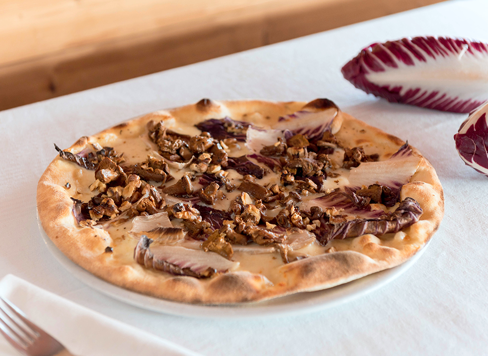 pizza speciale con radicchio da maino